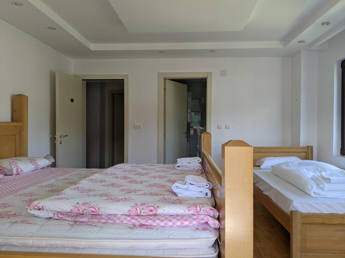 Apartments & Restaurant Abas Plav Exterior foto